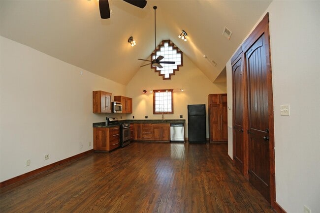 Building Photo - 506 Vincent St