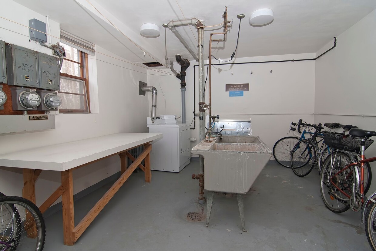 Building Photo - 3523 Grand Ave S