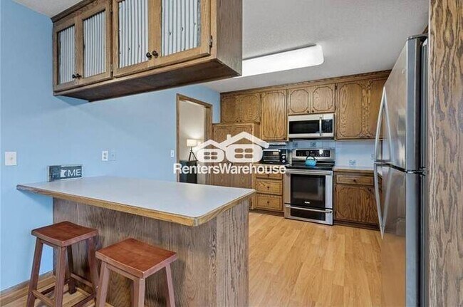 Foto del edificio - A Charming Maple Grove Retreat Near Eagle Lake