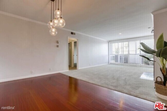 Foto del edificio - 2 br, 1 bath Condo - 809 S Bundy Dr Apt 304
