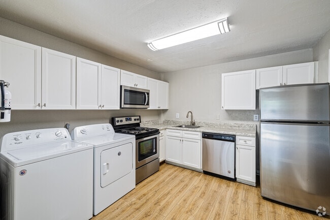 2 habitaciones, 1 baño - 1050 pies cuadrados - Cocina/lavandería - North Woods at The Four Seasons