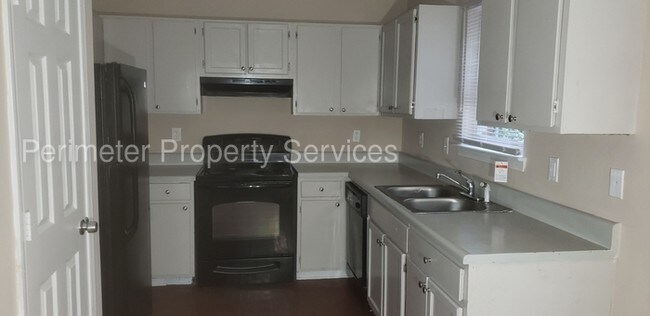 Building Photo - Newly Updated Duplex!
