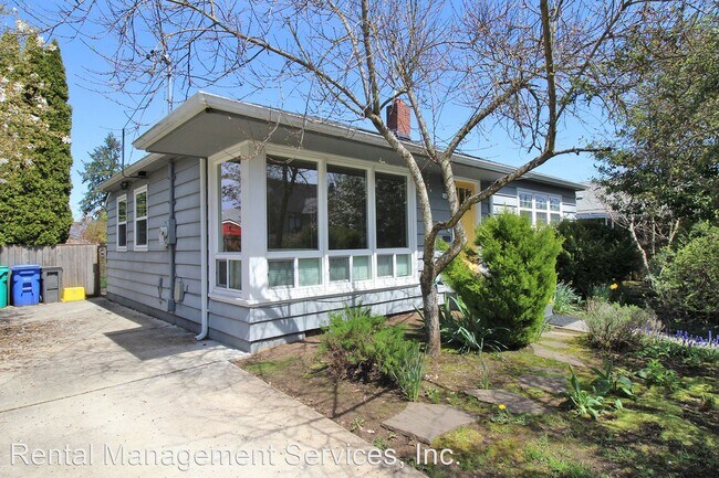 Foto del edificio - 2 br, 1 bath House - 1425 NE Highland St