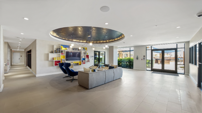 Foto del edificio - 675 Monmouth St