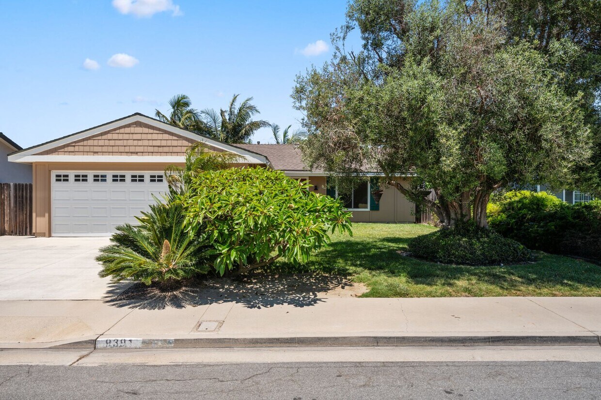 Foto principal - Single Level 4-Bedroom Home in Excellent H...