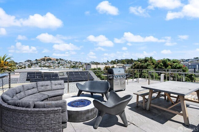 Building Photo - 236 Day St