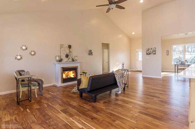 Foto del edificio - 3 bedroom, 2 bath home plus large loft in ...