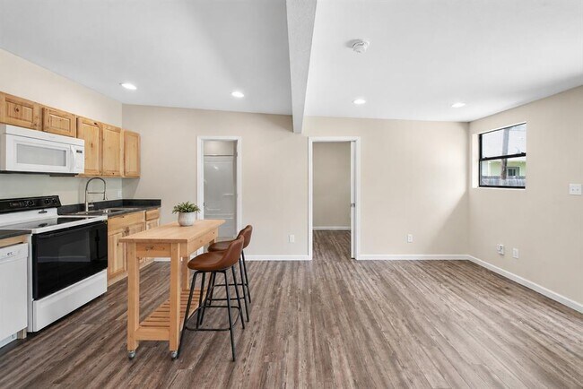 Building Photo - 904 Philco Dr