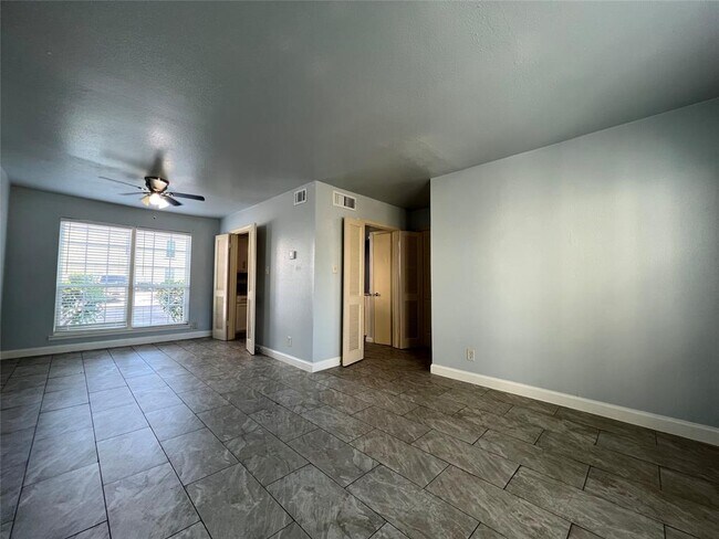 Building Photo - 6200 W Tidwell Rd