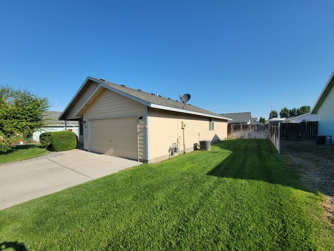 Foto del edificio - Nice home in West Pasco