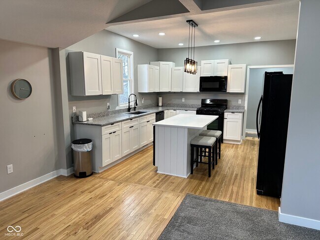 Foto del edificio - 310 S Nebraska St