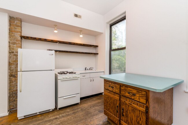 Foto del edificio - 826 W 19th St