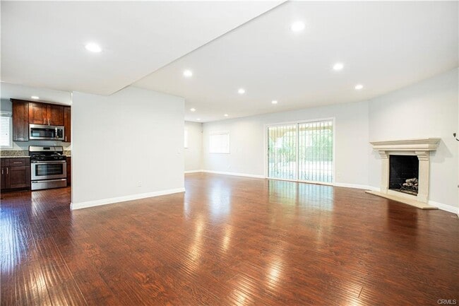 Building Photo - 12922 Strathern St