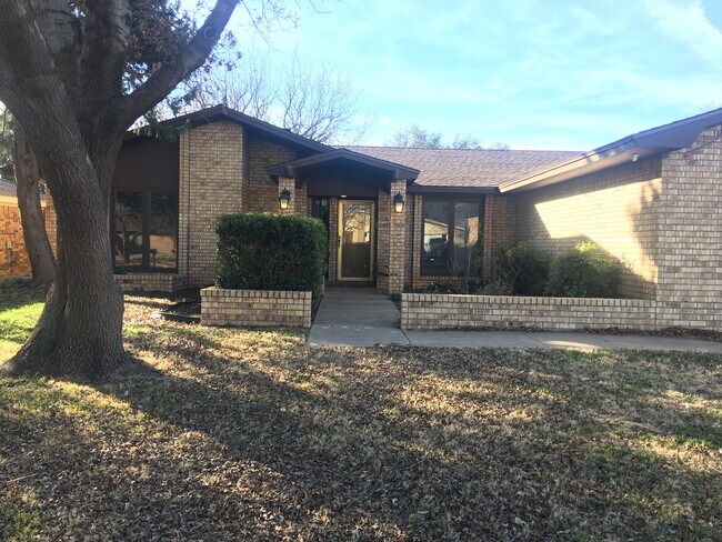Front view - close up - 5207 90th St