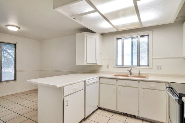 Building Photo - 3911 Lorna Dr.