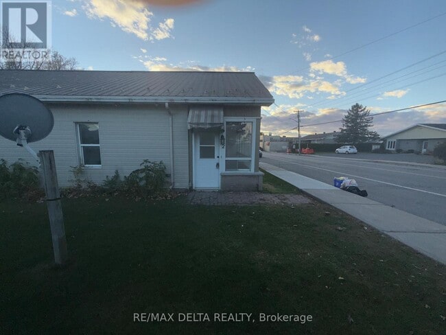 Building Photo - 2248 Laval Rd