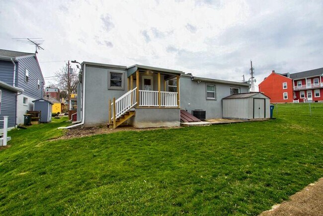 Building Photo - 433 Hillside Ave