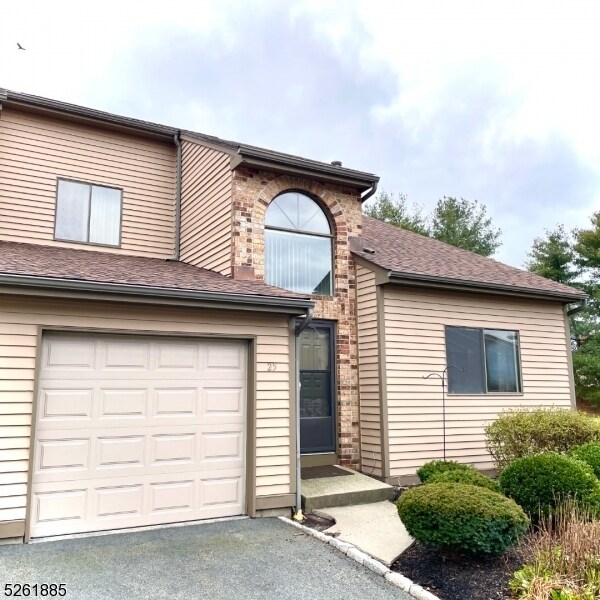 Building Photo - 25 Castle Ridge Dr