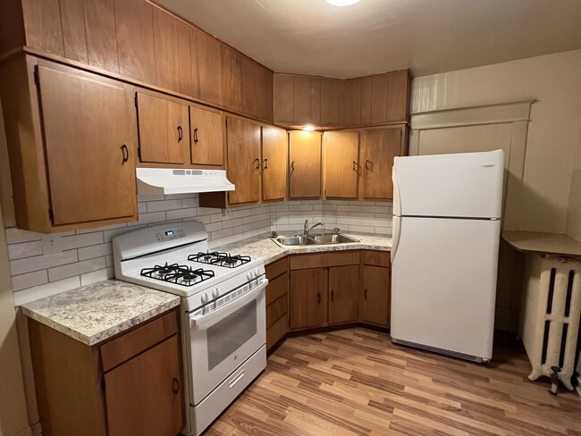 Building Photo - 222 Lafayette Ave NE