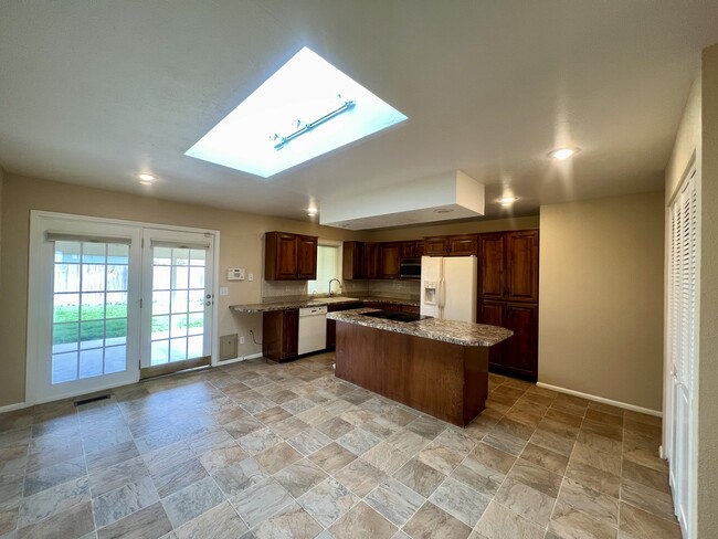 Building Photo - 1300 S Brooklawn Dr