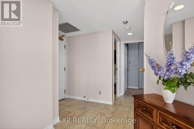 Photo du bâtiment - 100 Grant Carman Dr