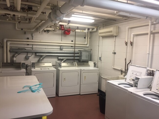 Foto del edificio - 1630 W National Ave