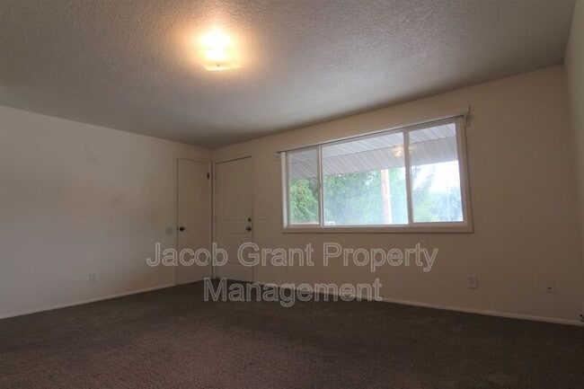 Building Photo - 121 S 2nd W