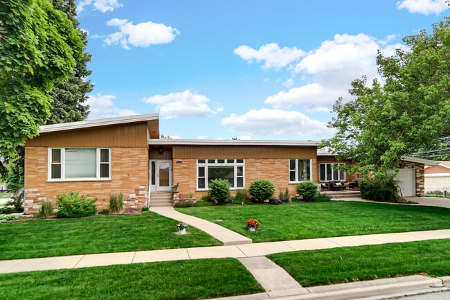 Building Photo - 9157 S Avers Ave