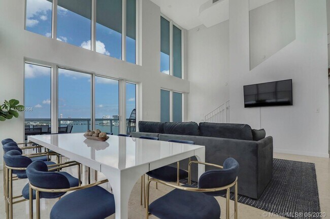 Foto del edificio - 7939 East Dr