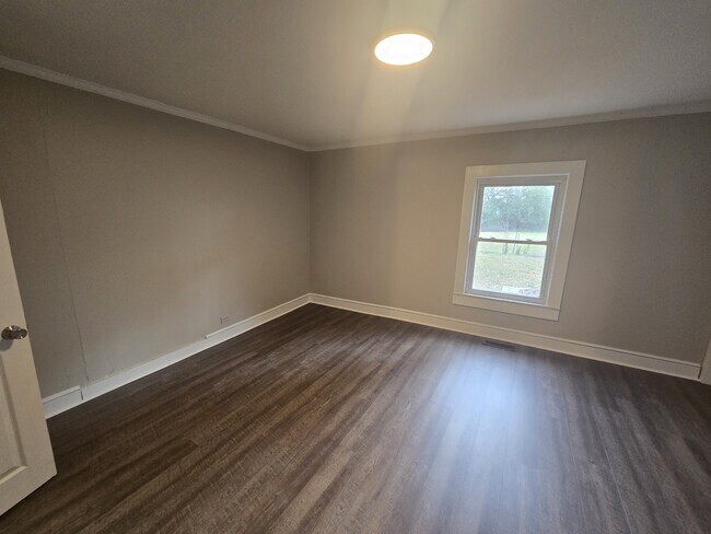 Building Photo - 729 Ninety Six Hwy