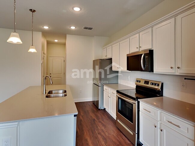 Building Photo - 6107 Little Blf Cir