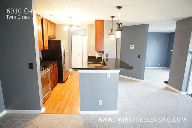 Building Photo - 1 Bed/1 Bath Condo Featuring an Office, Pa...
