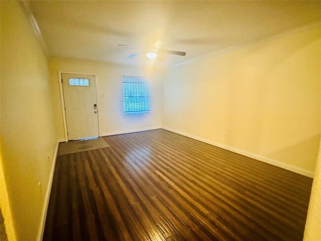 Building Photo - 3019 Akard St