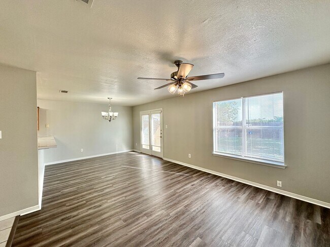 Foto del edificio - 3709 Woodrow Dr