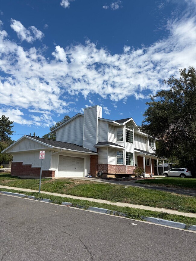 Building Photo - 1001 Cedar Ave