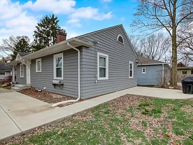 Photo - 528 W 43rd St House