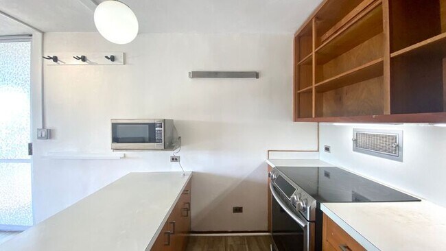 Building Photo - 1511 Nuuanu Ave
