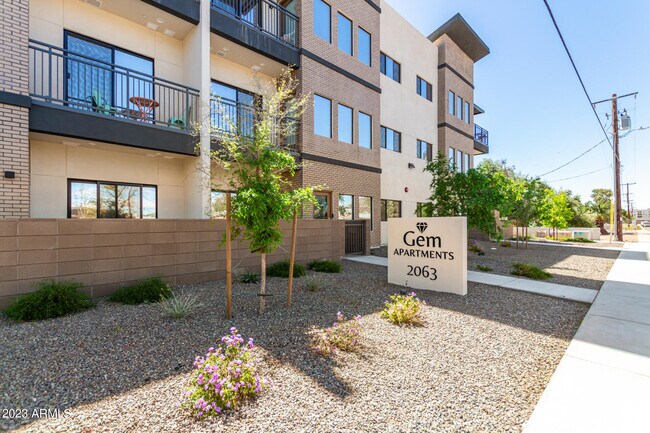 Foto del edificio - 2063 E Lemon St