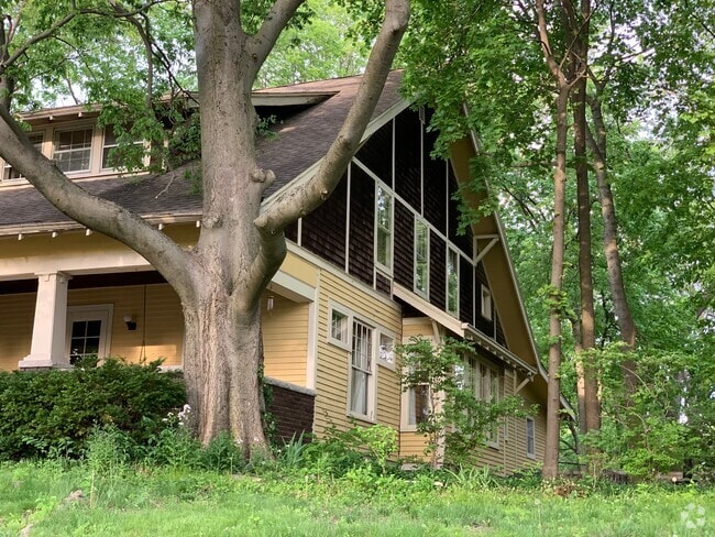 Building Photo - 708 Vine St