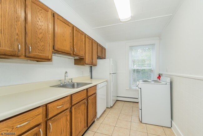 Building Photo - 55 Madison St