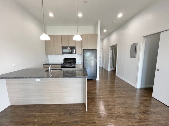 Building Photo - 2500 N Clybourn Ave