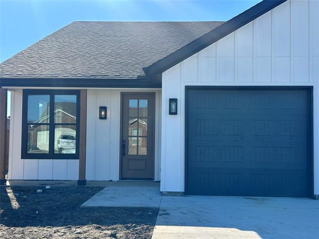 Building Photo - 523 Harris St