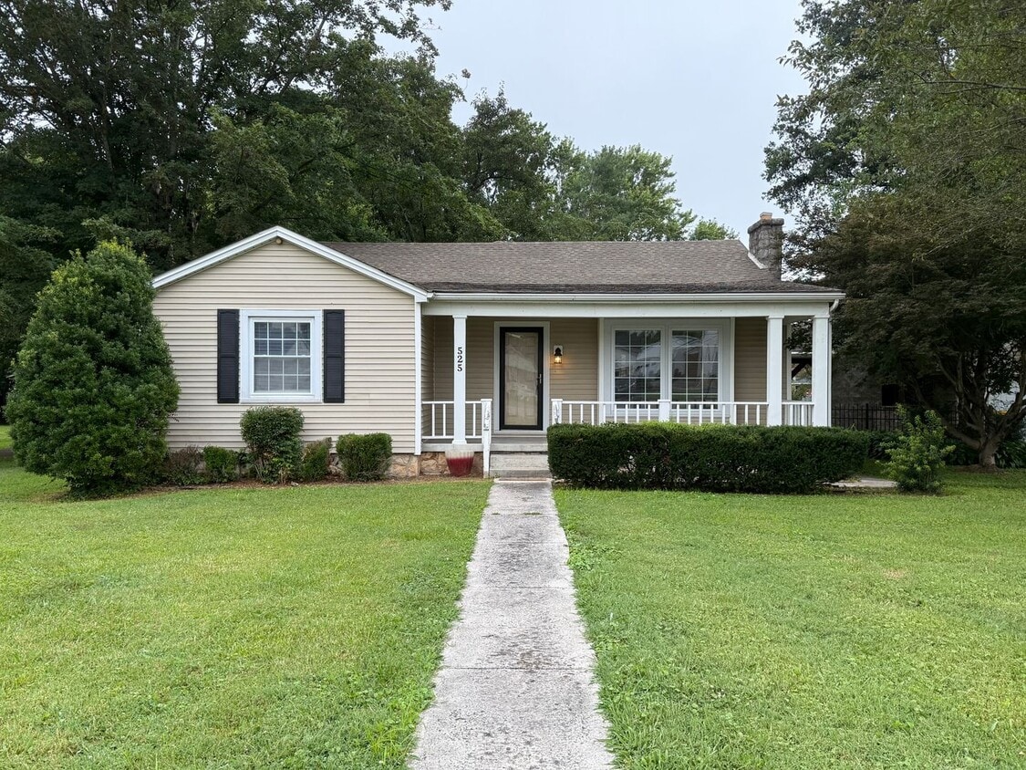 Primary Photo - 525 Nutwood St