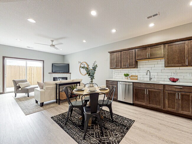 Foto del edificio - Stratford Crossing Townhomes - 1046 NW Vic...