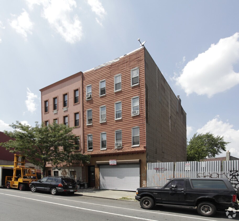 Primary Photo - 949 Grand St