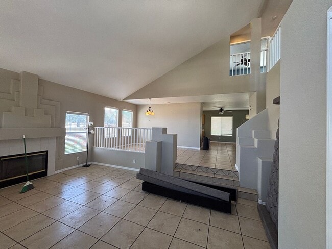 Building Photo - Beautiful 3-Bedroom, 2.5-Bath Home with Spacious Loft & Private Spa Backyard