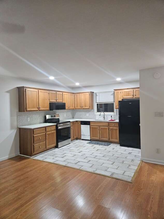 Update kitchen, new quartz countertop, new sink and fixtures. 14x12 - 57 Overlook Dr