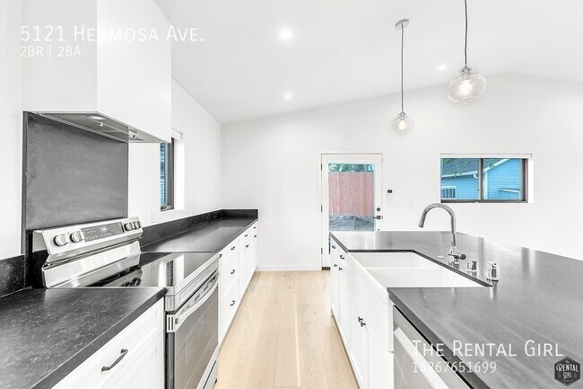 Building Photo - Brand New Construction! | Private Single F...