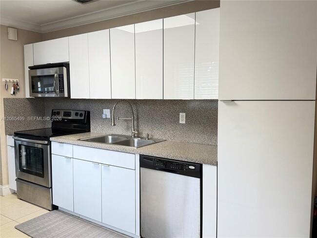 Foto del edificio - 17040 NW 82nd Ave