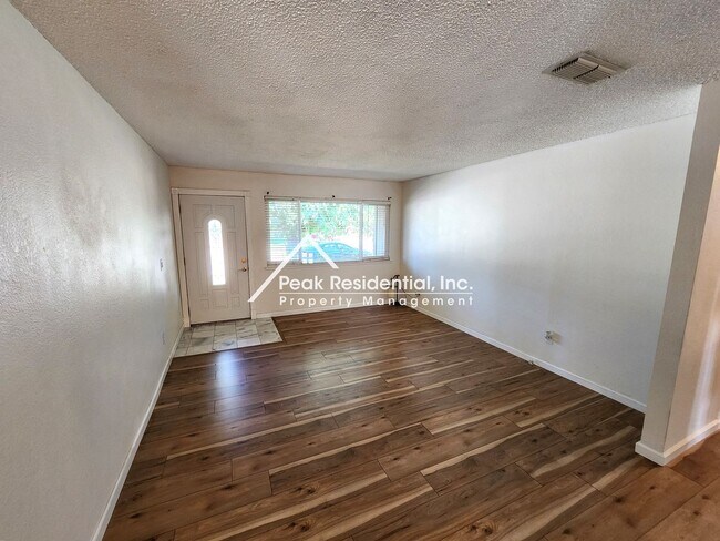 Building Photo - Wonderful Rosemont Area 3bd/2ba House with...
